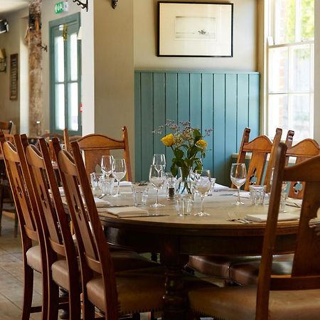 The Greyhound Inn Уонтейдж Экстерьер фото
