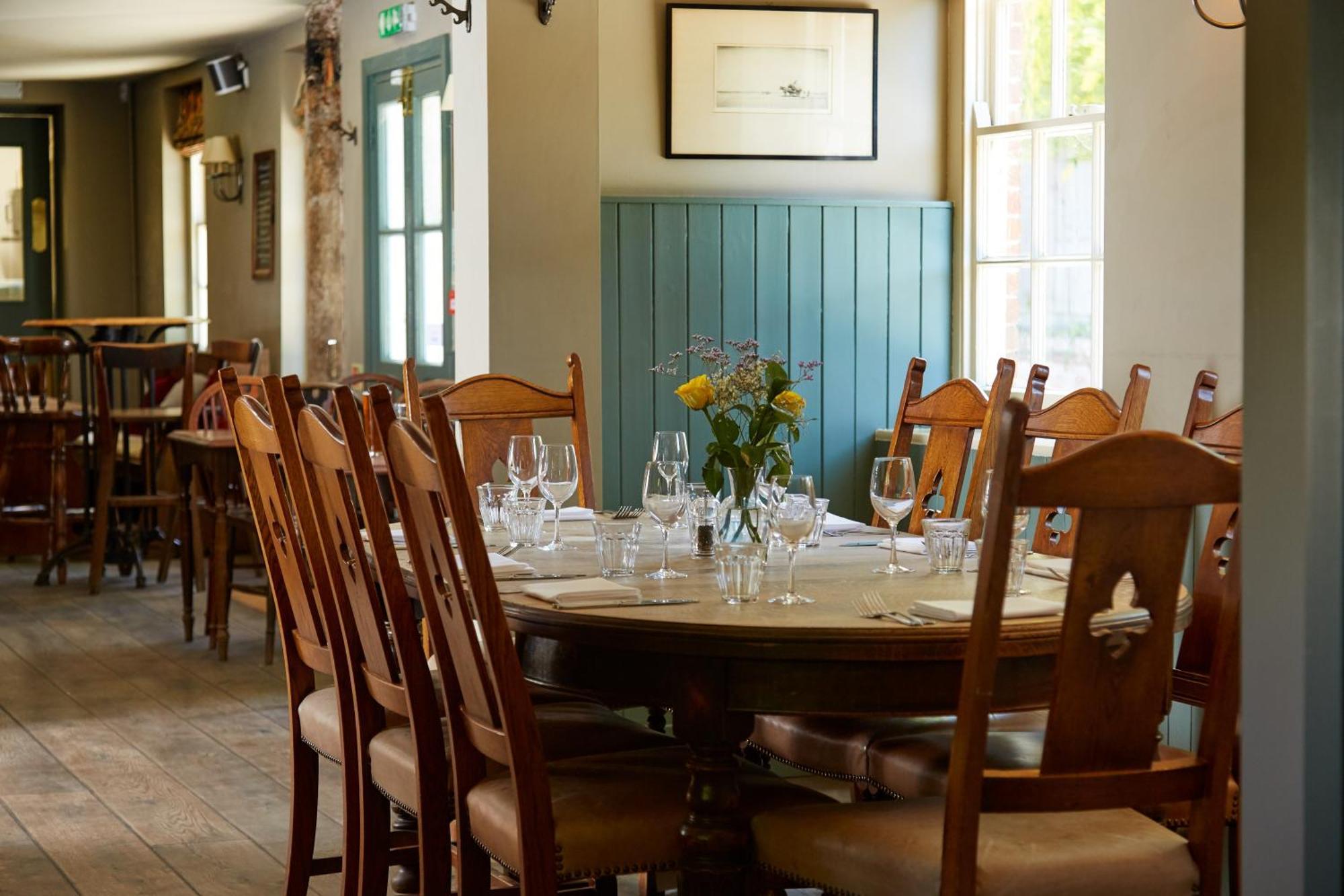 The Greyhound Inn Уонтейдж Экстерьер фото