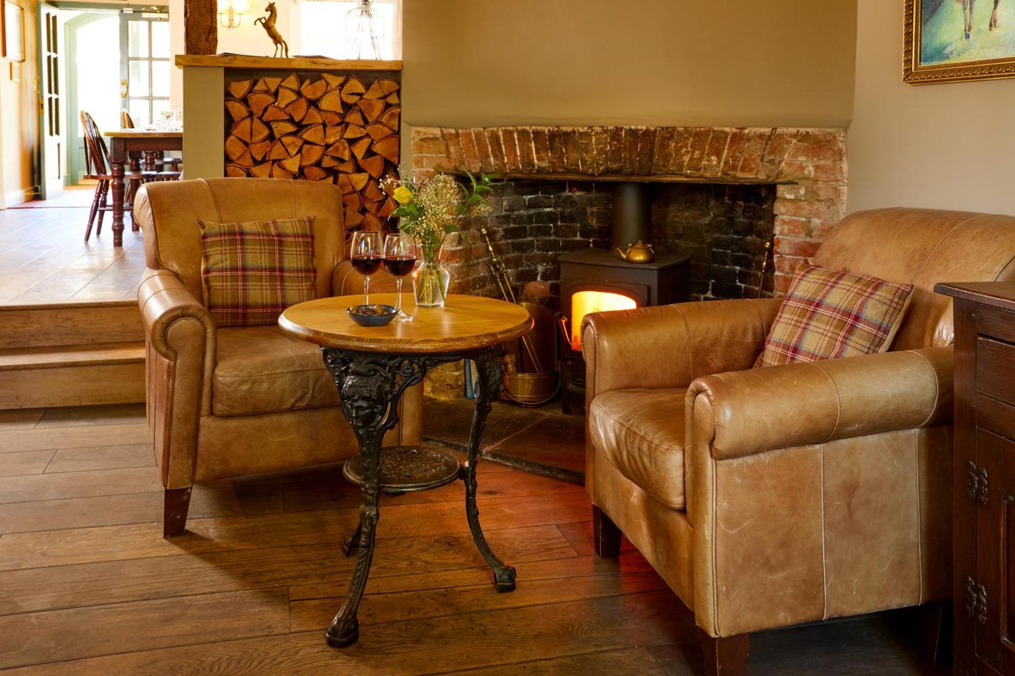 The Greyhound Inn Уонтейдж Экстерьер фото